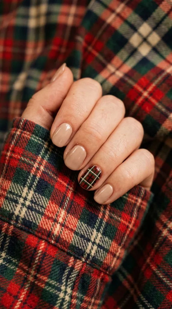 34 Short Fall Nail Designs That Look Cute, Cozy, and Easy to Wear 36 Plaid Accent Nails